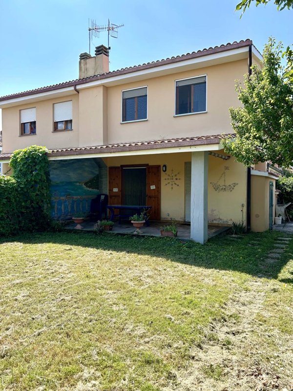 casa indipendente in vendita a Tarquinia in zona Marina Velca