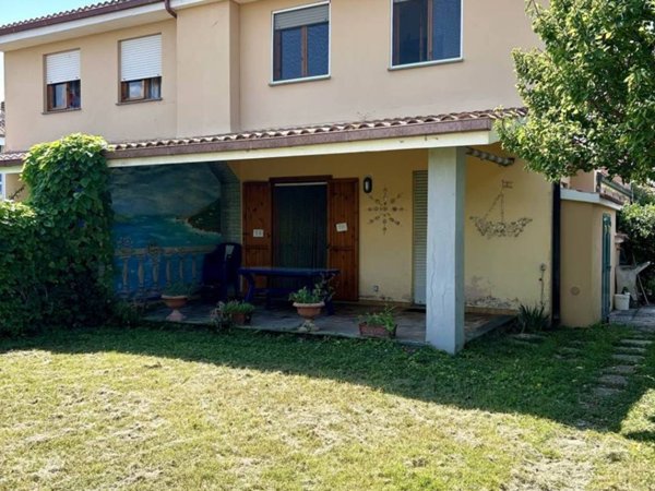 casa indipendente in vendita a Tarquinia in zona Marina Velca