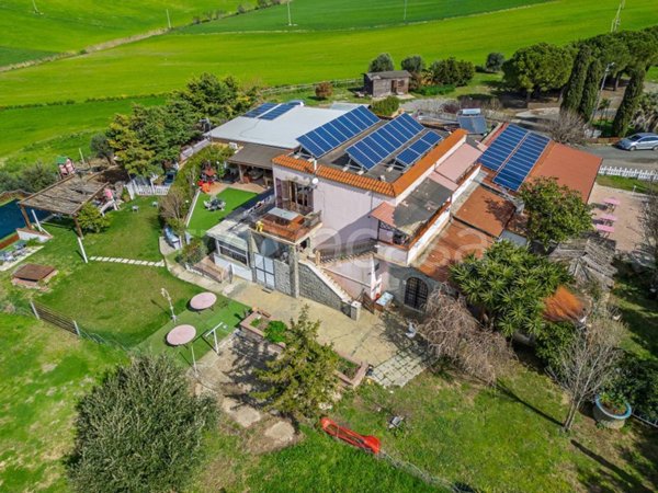 villa in vendita a Tarquinia