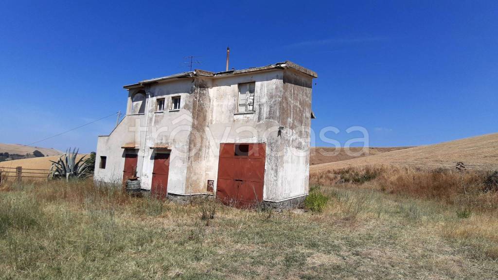 casale in vendita a Tarquinia in zona Marina Velca