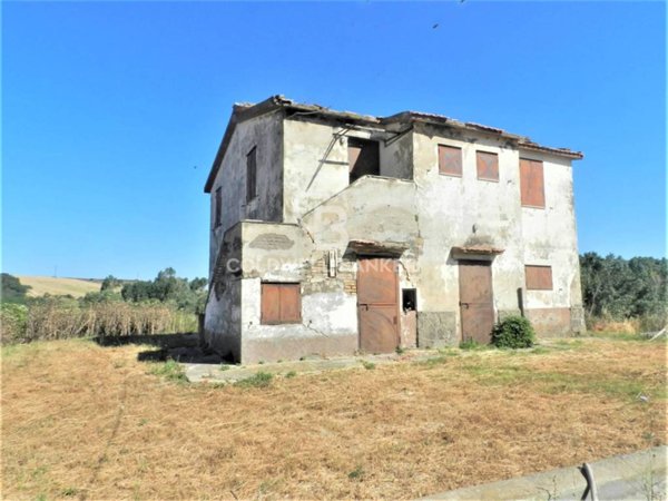 casa indipendente in vendita a Tarquinia