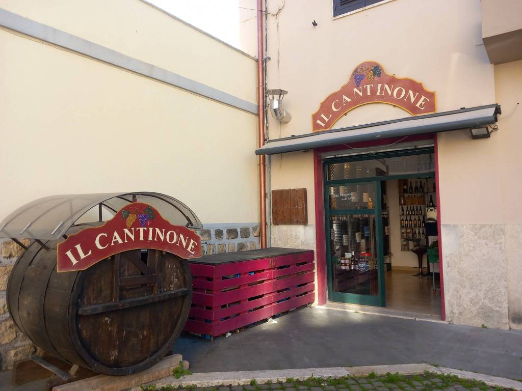 negozio in vendita a Tarquinia