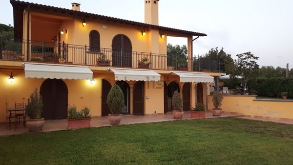 casa indipendente in vendita a Tarquinia