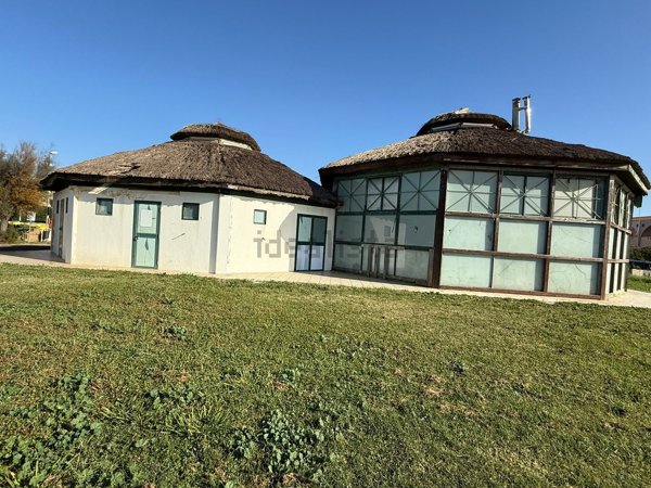 locale commerciale in vendita a Tarquinia in zona Marina Velca