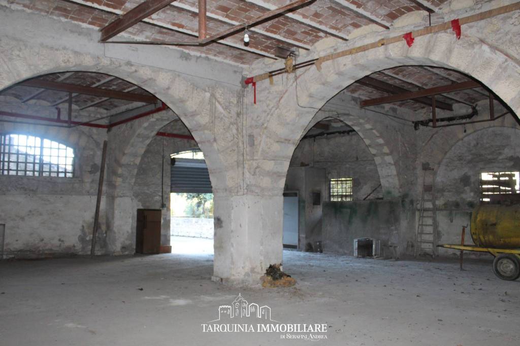 locale di sgombero in vendita a Tarquinia