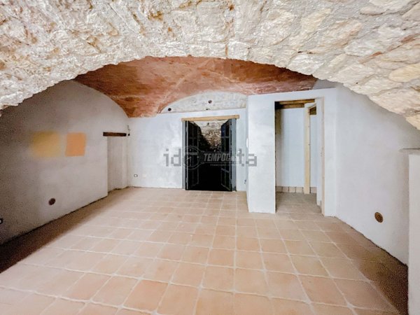 locale commerciale in vendita a Tarquinia