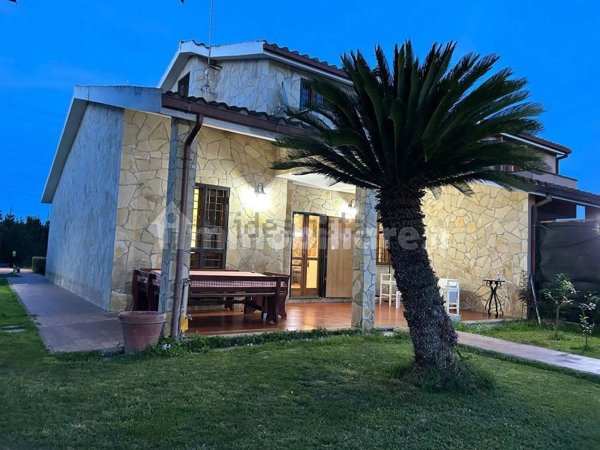 casa indipendente in vendita a Tarquinia in zona Marina Velca