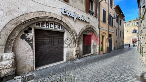 locale commerciale in vendita a Tarquinia