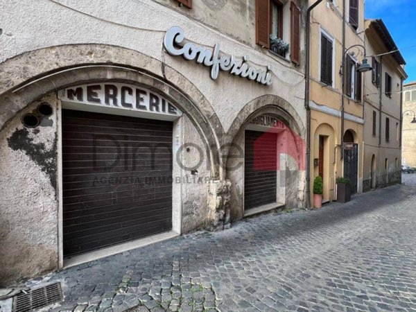 negozio in vendita a Tarquinia