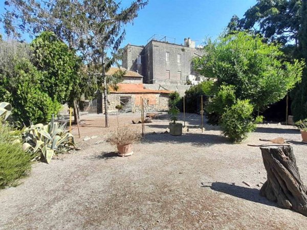 locale commerciale in vendita a Tarquinia