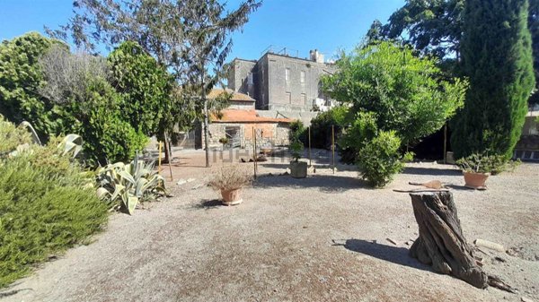 locale di sgombero in vendita a Tarquinia