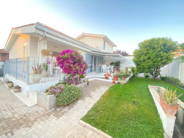 casa indipendente in vendita a Tarquinia in zona Marina Velca