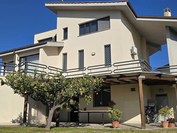 casa indipendente in vendita a Tarquinia