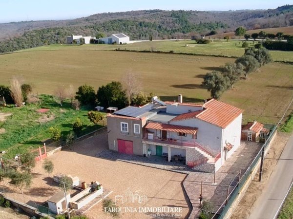 casa indipendente in vendita a Tarquinia