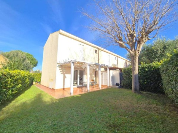 casa indipendente in vendita a Tarquinia in zona Marina Velca