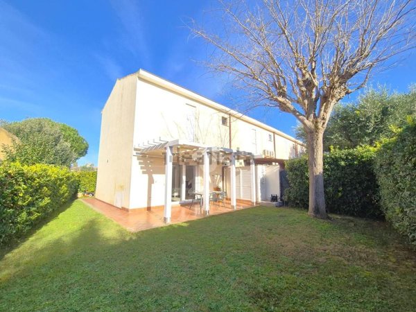 casa indipendente in vendita a Tarquinia in zona Marina Velca