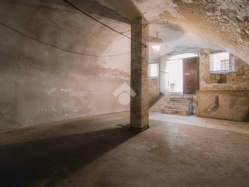 locale di sgombero in vendita a Tarquinia