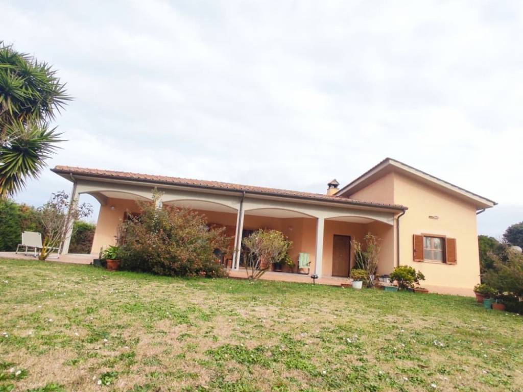 casa indipendente in vendita a Tarquinia