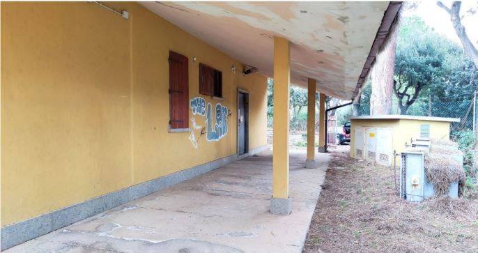 locale commerciale in vendita a Tarquinia in zona Marina Velca