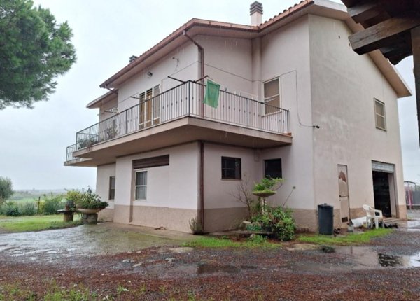 casa indipendente in vendita a Tarquinia