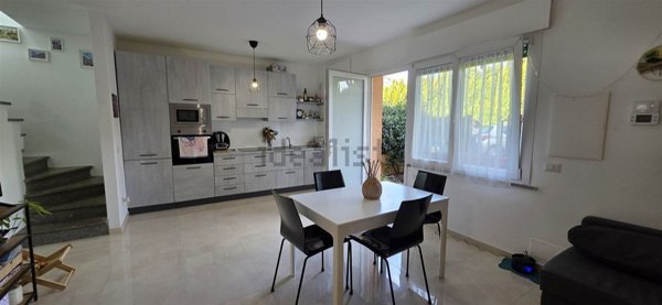 casa semindipendente in vendita a Tarquinia in zona Marina Velca