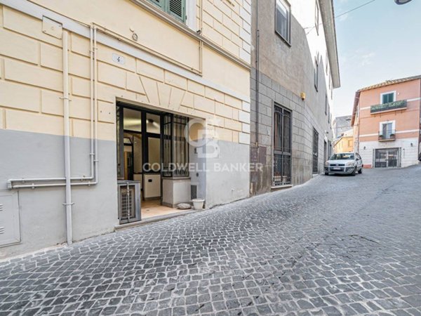 negozio in vendita a Tarquinia