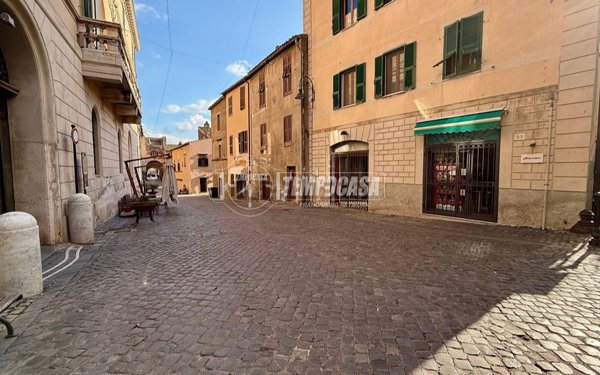 locale commerciale in vendita a Tarquinia