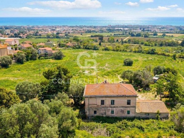 casa indipendente in vendita a Tarquinia