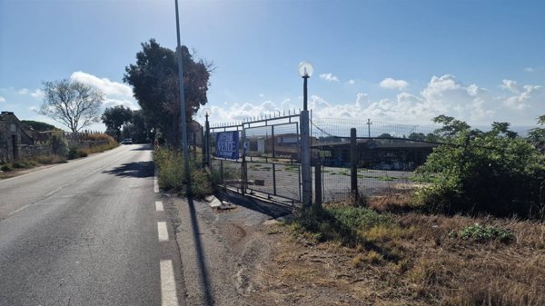 negozio in vendita a Tarquinia