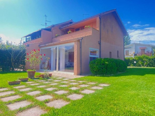 casa indipendente in vendita a Tarquinia in zona Marina Velca