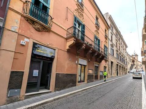 negozio in vendita a Tarquinia