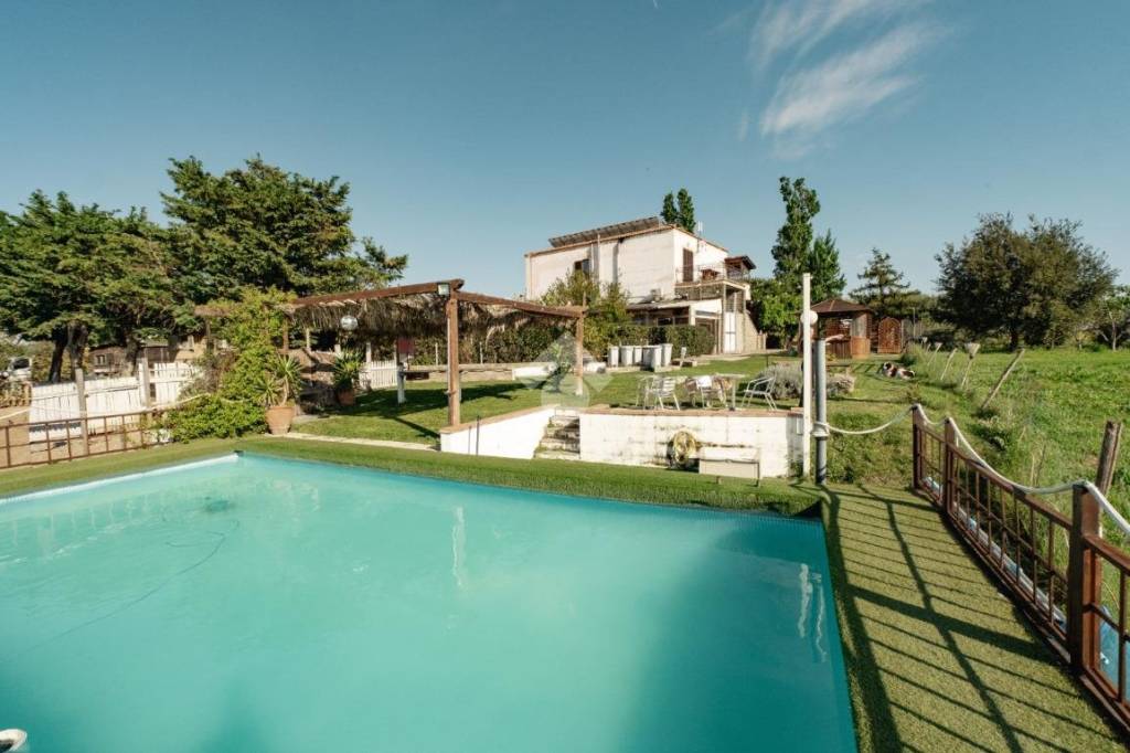 casa indipendente in vendita a Tarquinia