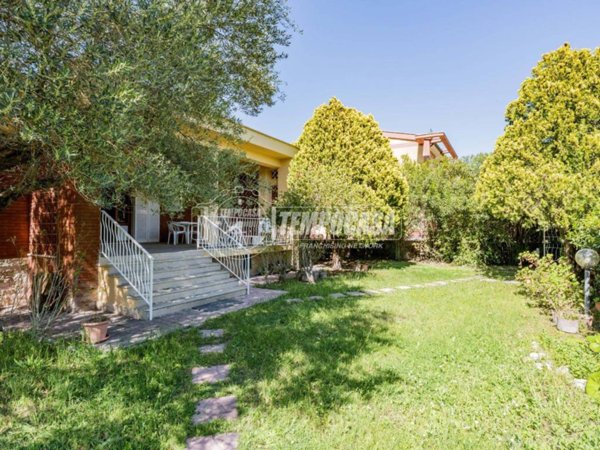 casa indipendente in vendita a Tarquinia in zona Marina Velca