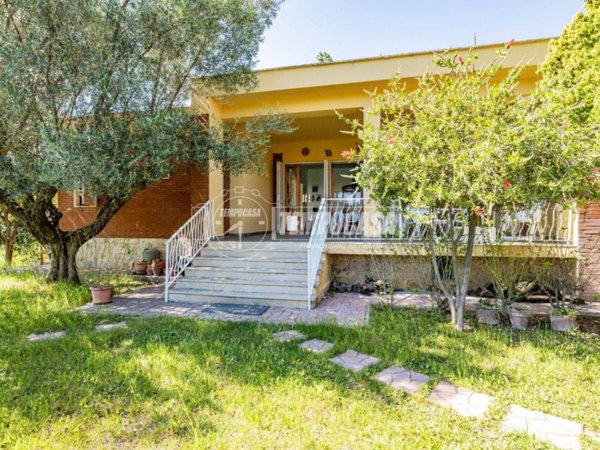 casa indipendente in vendita a Tarquinia in zona Marina Velca