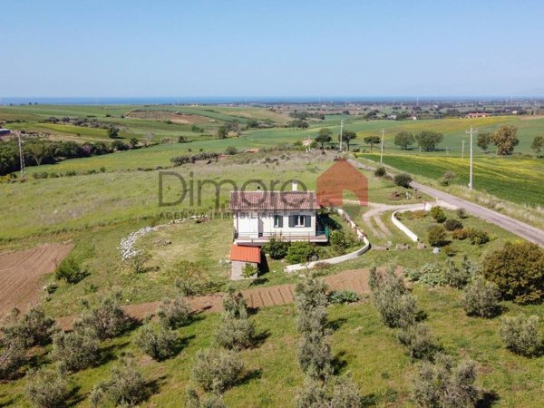 casa indipendente in vendita a Tarquinia