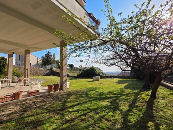 casa indipendente in vendita a Tarquinia
