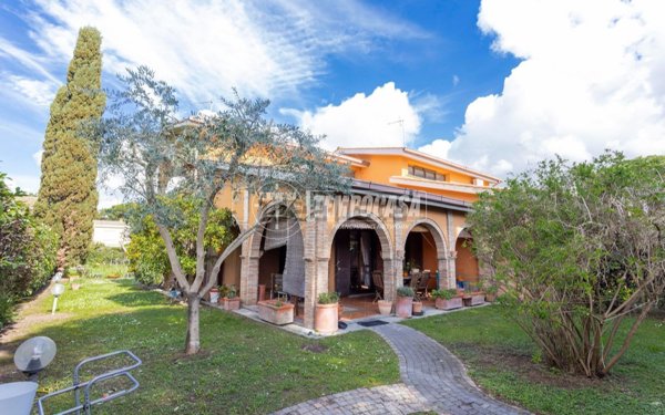 casa indipendente in vendita a Tarquinia