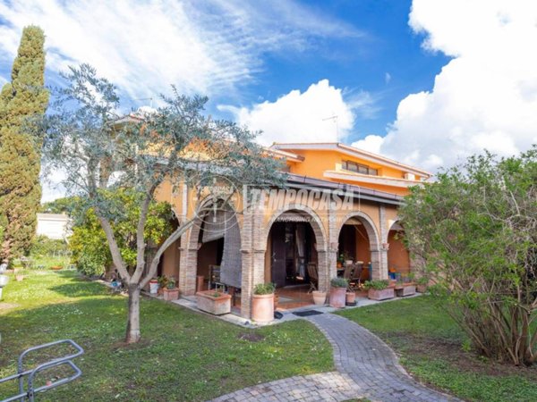 casa indipendente in vendita a Tarquinia in zona Marina Velca