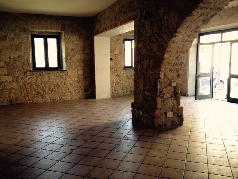 negozio in vendita a Tarquinia