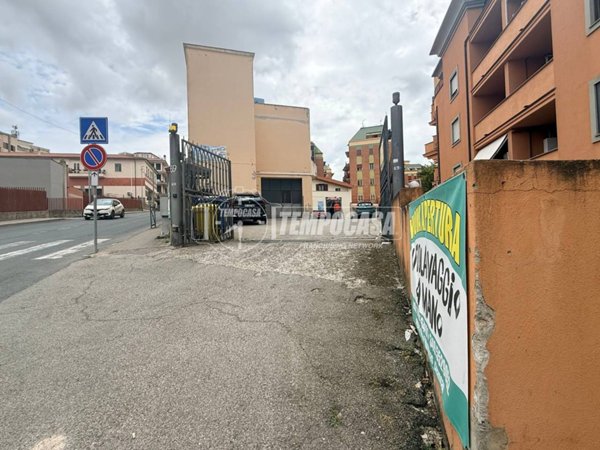 locale di sgombero in vendita a Tarquinia