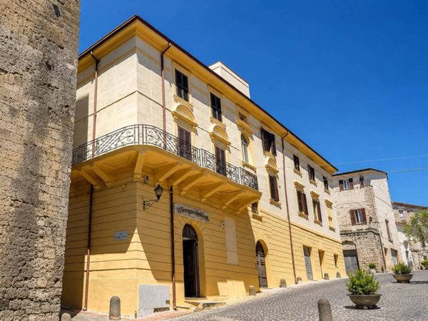 negozio in vendita a Tarquinia
