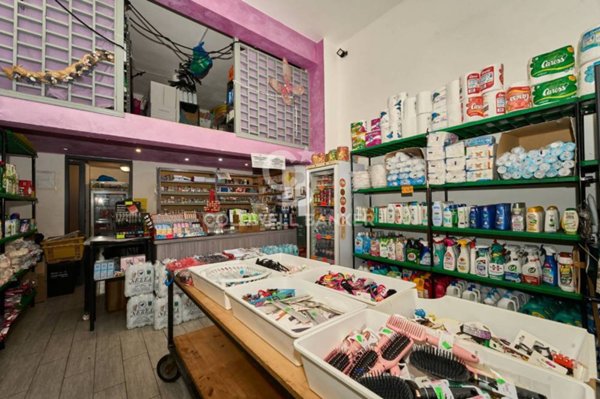 negozio in vendita a Tarquinia in zona Marina Velca