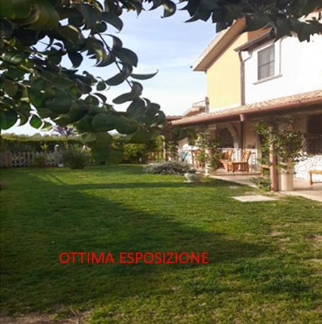 casa indipendente in vendita a Tarquinia in zona Marina Velca