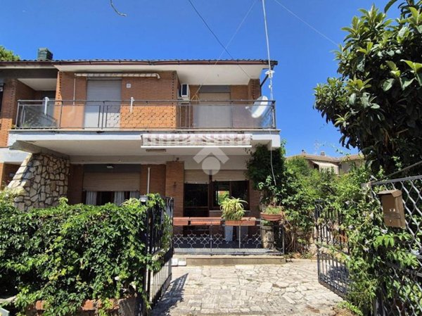 casa indipendente in vendita a Tarquinia in zona Marina Velca