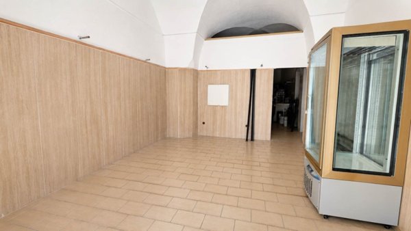 negozio in vendita a Tarquinia