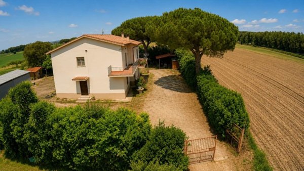 casa indipendente in vendita a Tarquinia