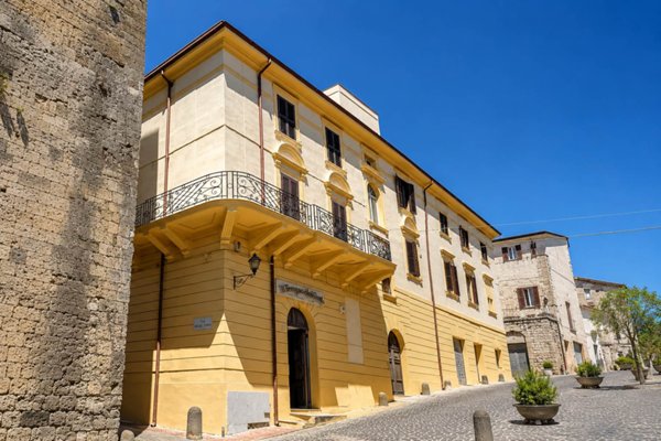 negozio in vendita a Tarquinia