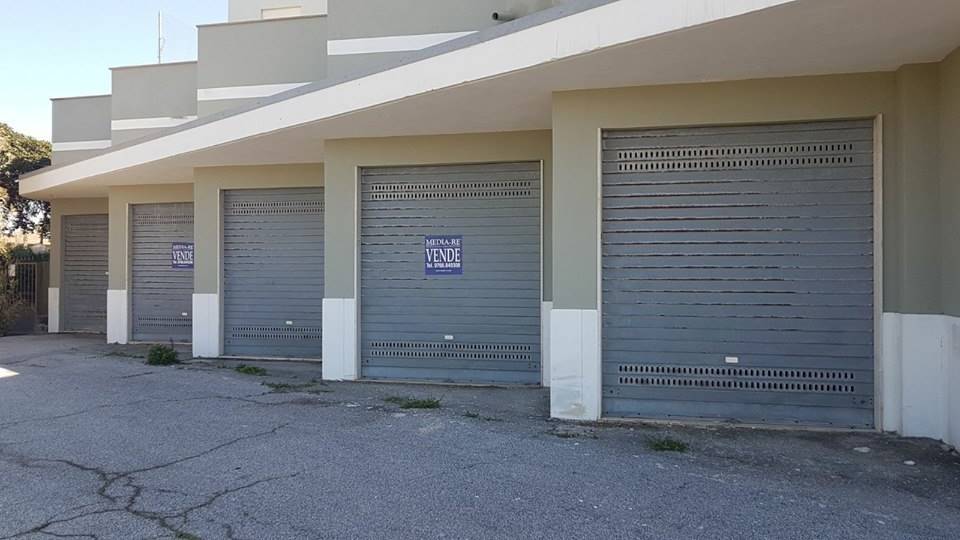 negozio in vendita a Tarquinia in zona Marina Velca
