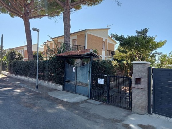 casa indipendente in vendita a Tarquinia in zona Marina Velca