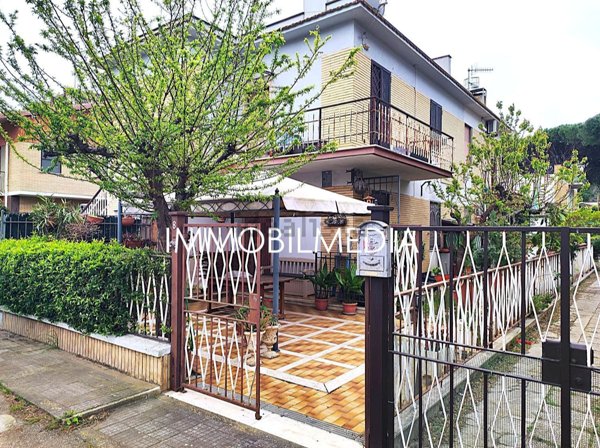 casa indipendente in vendita a Tarquinia in zona Marina Velca